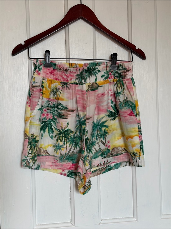 BB Dakota by Steve Madden Pants - Tropical Print Elastic-Waist Women's Shorts - Pink/Green